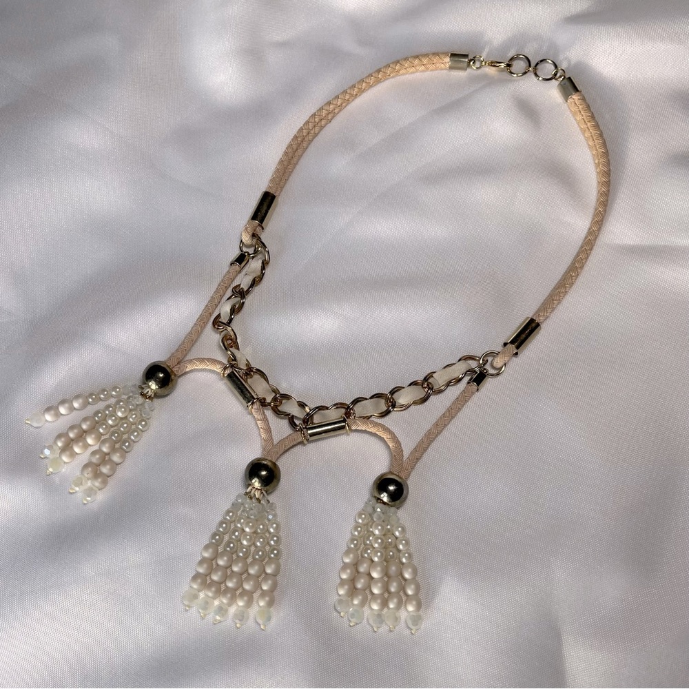 Necklace with rope accents beige toned gold